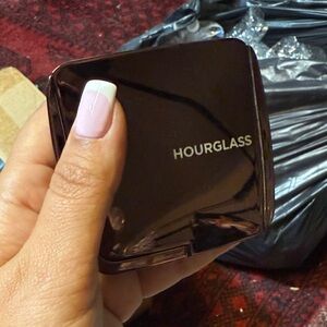 Hourglass ambient lighting powder - radiant light